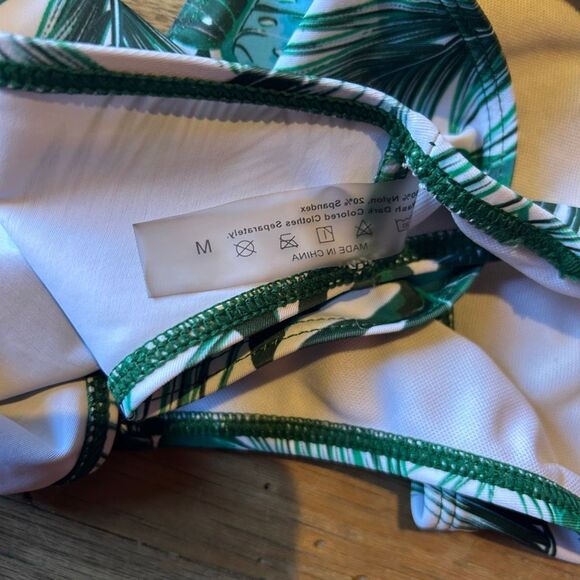 Swimsuit bikini set size medium with shorts - Picture 9 of 11